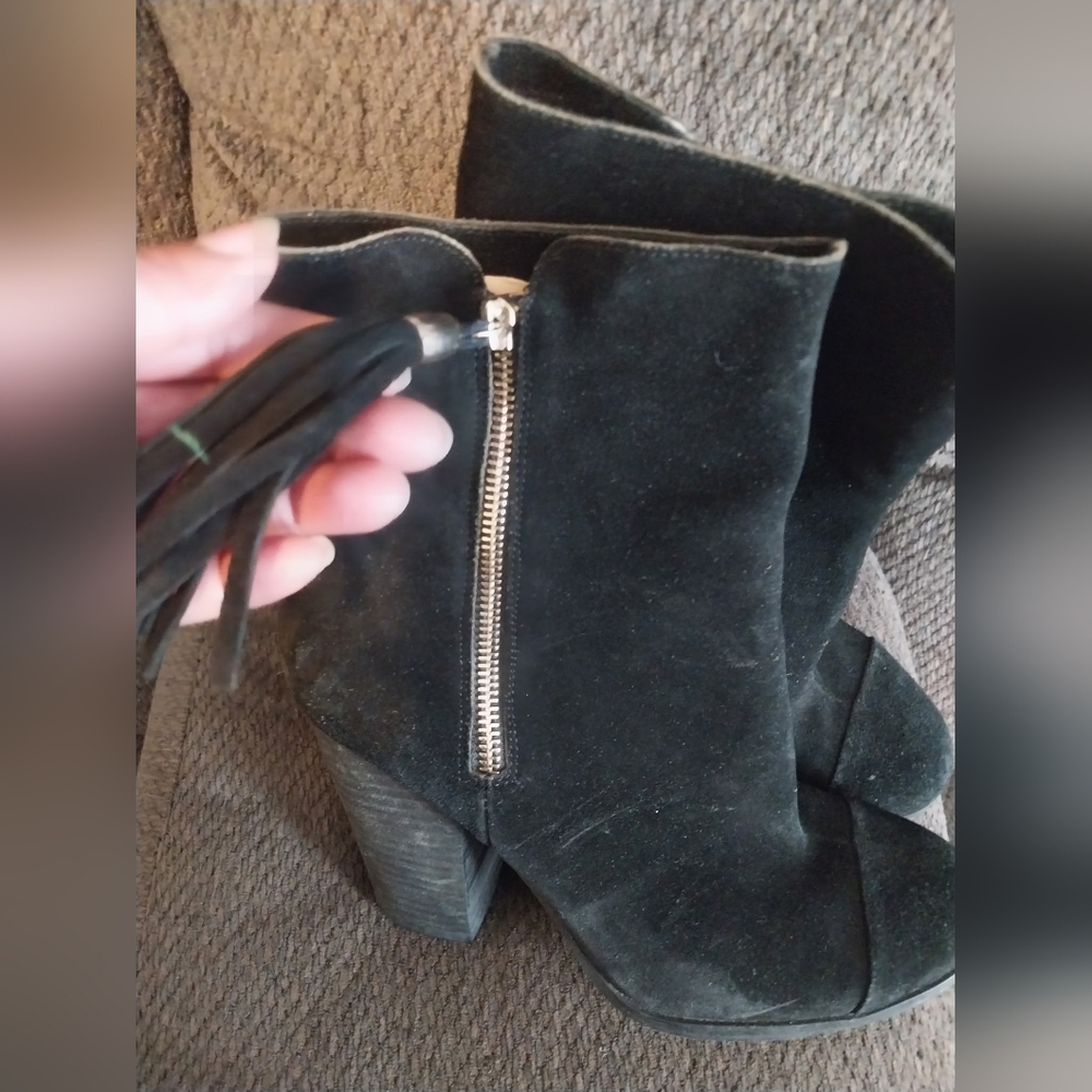Stylish Black Suede Ankle Boots - Picture 3 of 4
